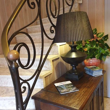 Hostellerie Belle Rive Gagnac-sur-Cere エクステリア 写真
