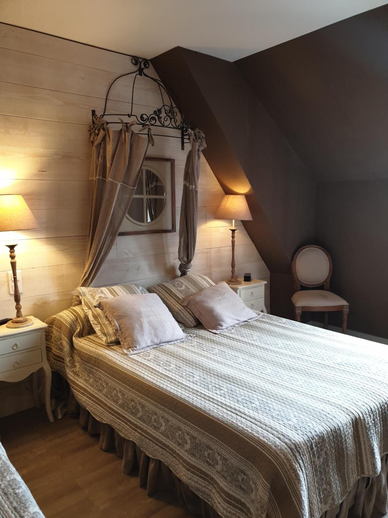 Hostellerie Belle Rive Gagnac-sur-Cere エクステリア 写真
